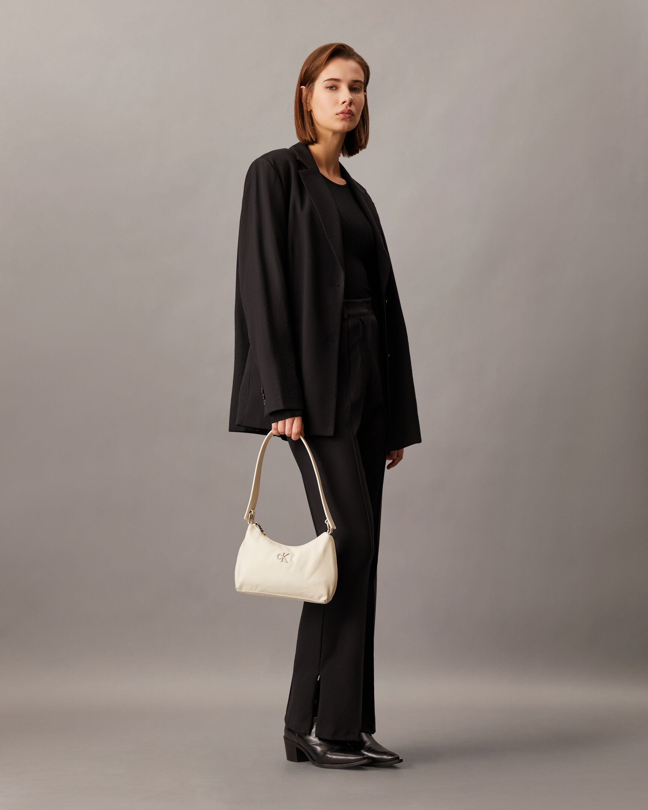 ★ ★ Women's CKJ Slick Shoulder Bag 4K0009G PDE CK Sleek Shoulder Bag | natural | Calvin Klein Taiwan