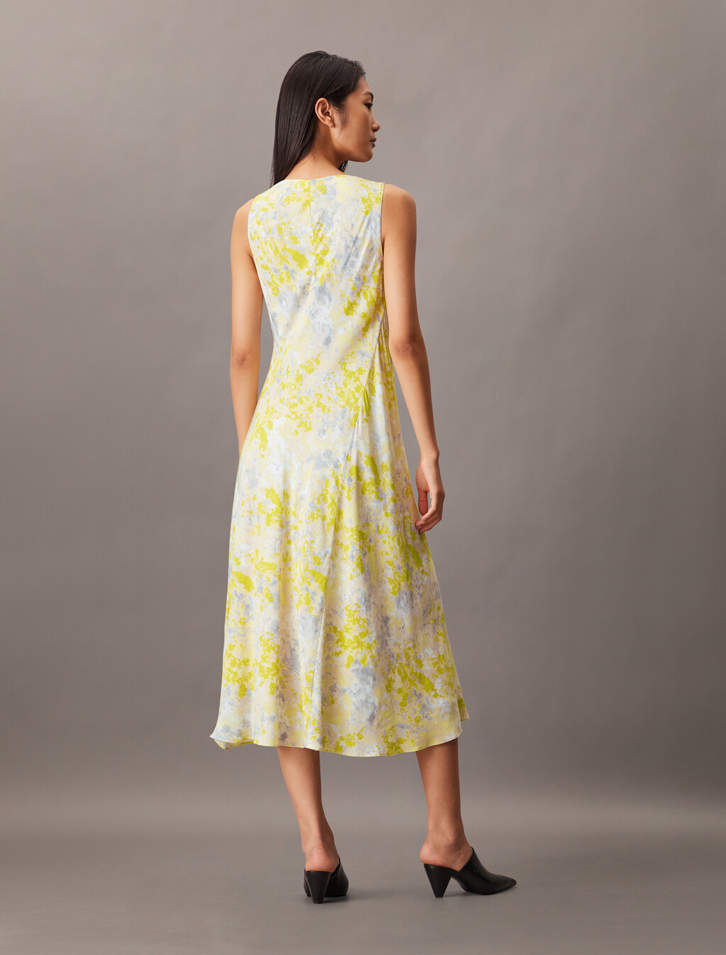 抽象圖案 Ecovero V 領洋裝, 18622 CSW25S_P012+1_Formal Grey, hi-res