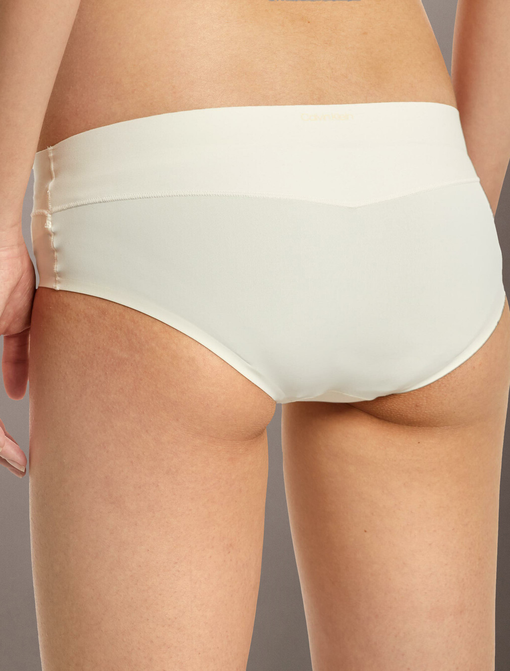 Calvin Klein Invisibles 低腰內褲, Ivory, hi-res