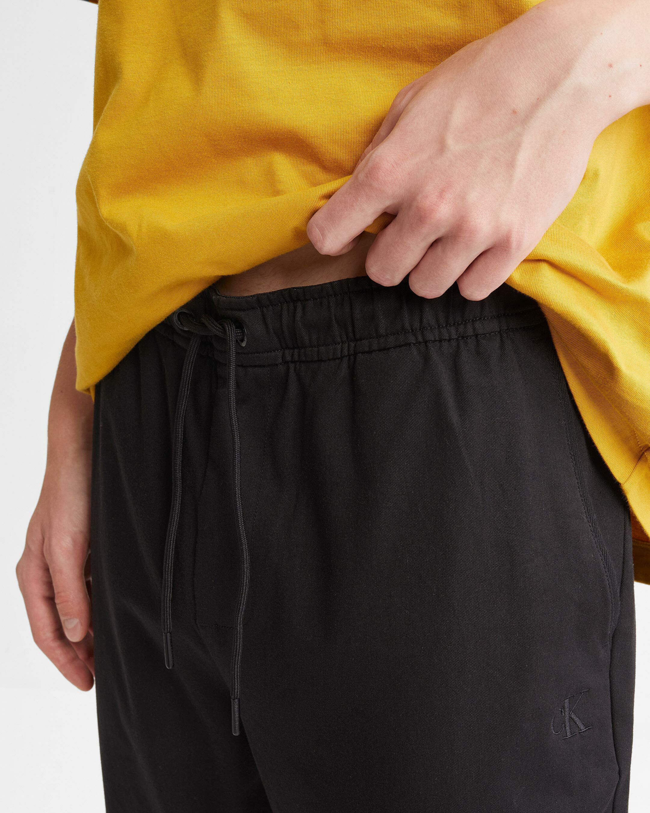 Slim Drawcord Chinos | black | Calvin Klein Taiwan