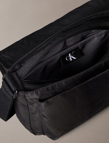 矚目標誌尼龍翻蓋信差包, Black, hi-res