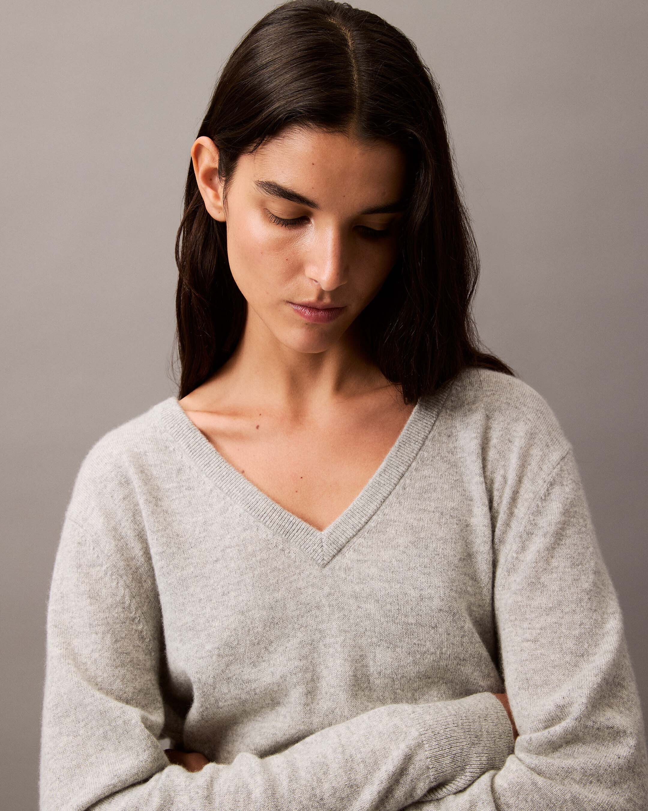 24AW ILEAN CASHMERE V-NECK KNIT Women's gray cashmere V-neck | Tricot