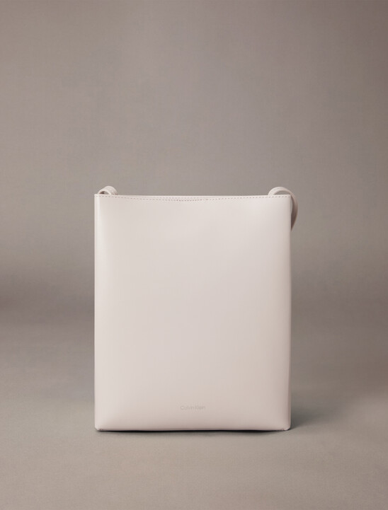 CK 紙袋皮革斜肩包