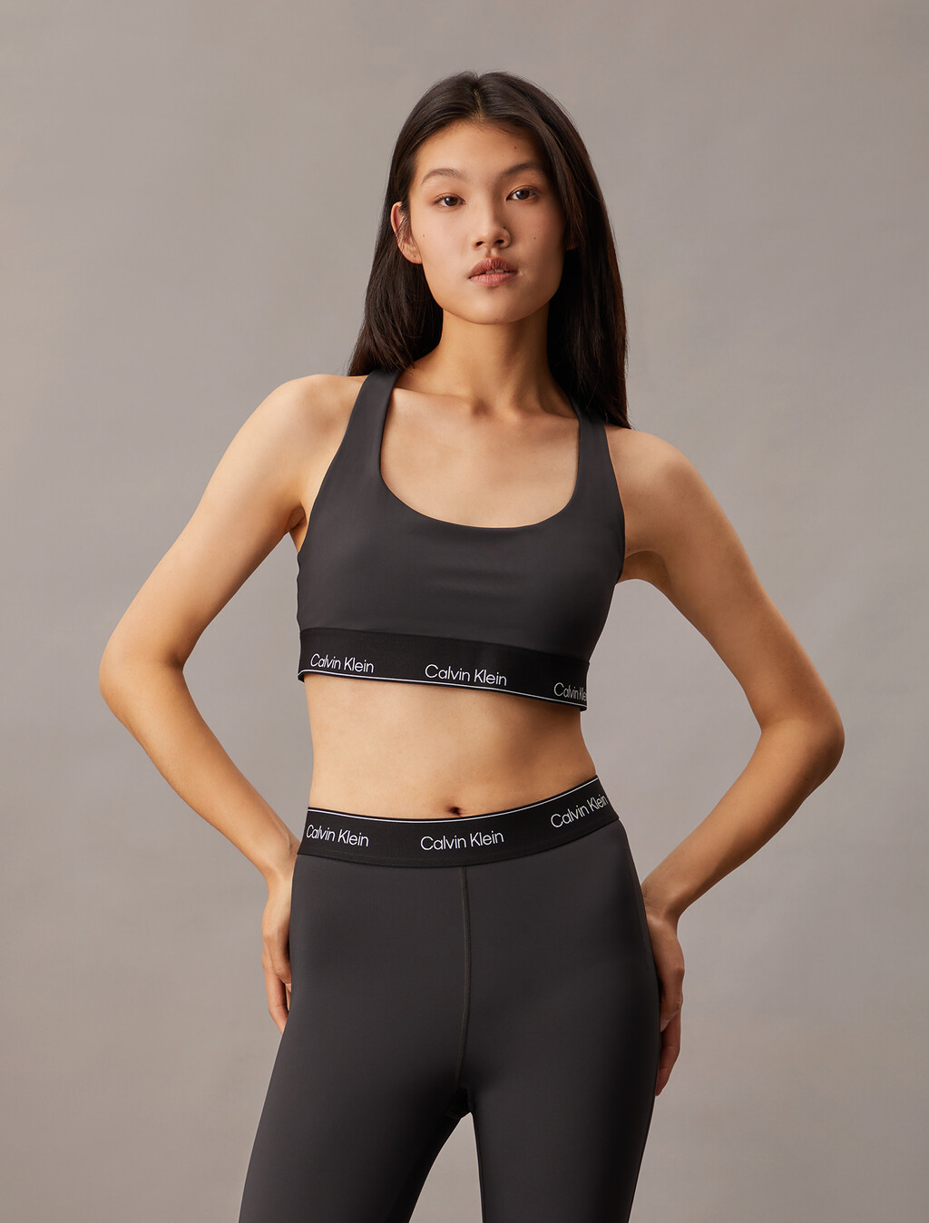 Essentials Modern 中度支撐胸罩, Black, hi-res