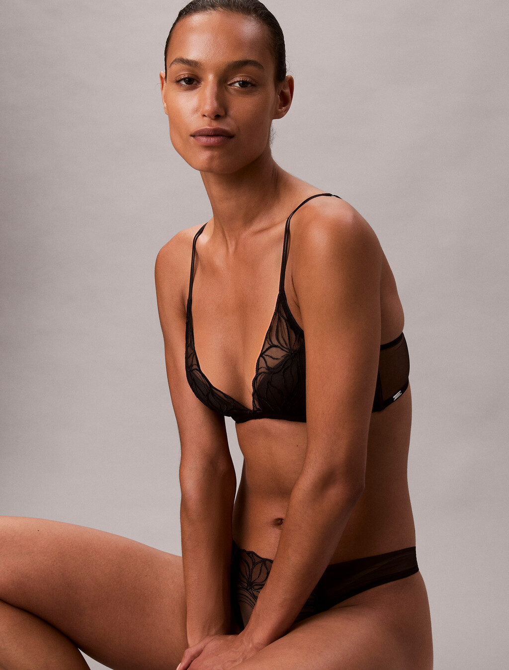 薄襯裡深 V 胸罩 - CK Black Floral Lace, Black, hi-res