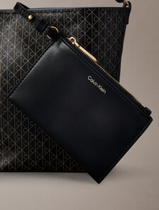 CK Emblem 水桶包, BLACK AOP, hi-res