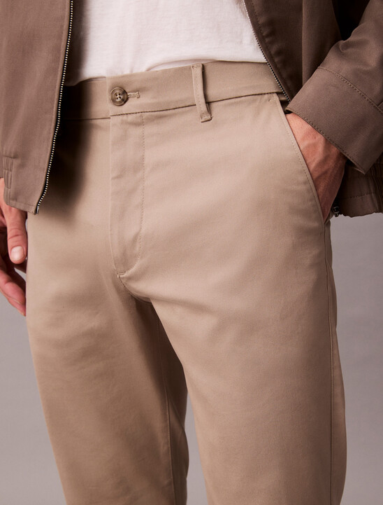 Stretch Cotton Slim Chino