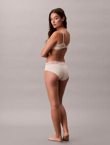 Perfectly Fit 蕾絲低腰內褲, Bone White, hi-res