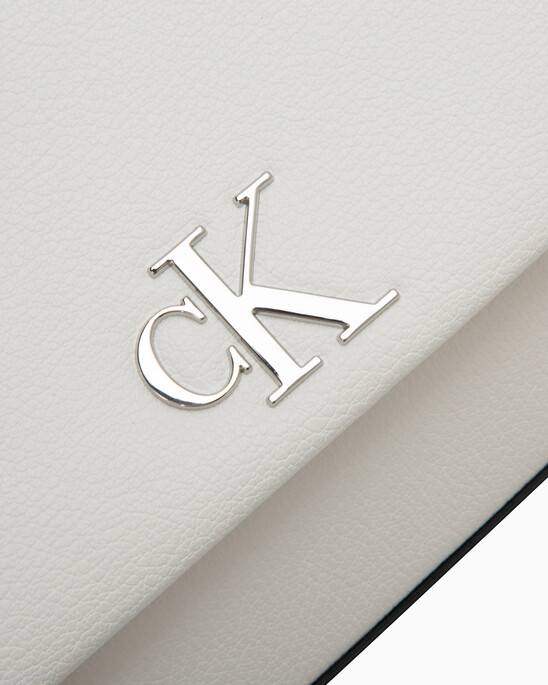 CKJ MINIMAL Monogram 鏈帶斜肩包
