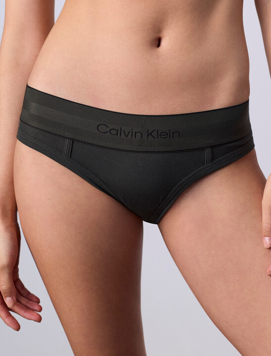 Jung Kook for Calvin Klein 比基尼內褲