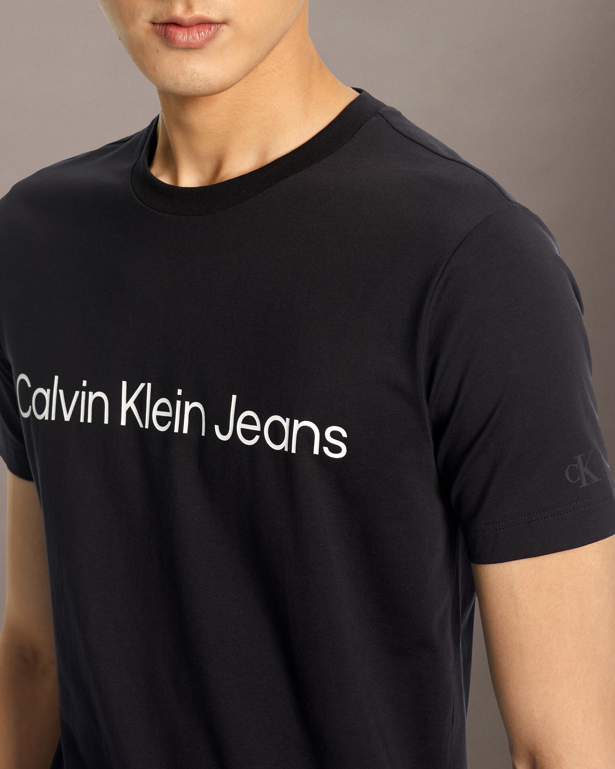 Institutional Logo Slim Tee | black | Calvin Klein Taiwan