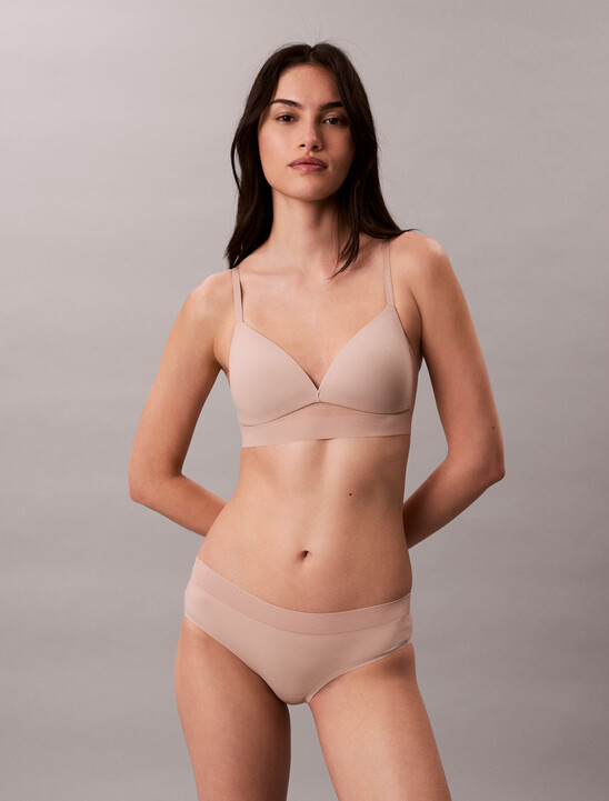 Invisibles 超細纖維網眼薄襯三角胸罩