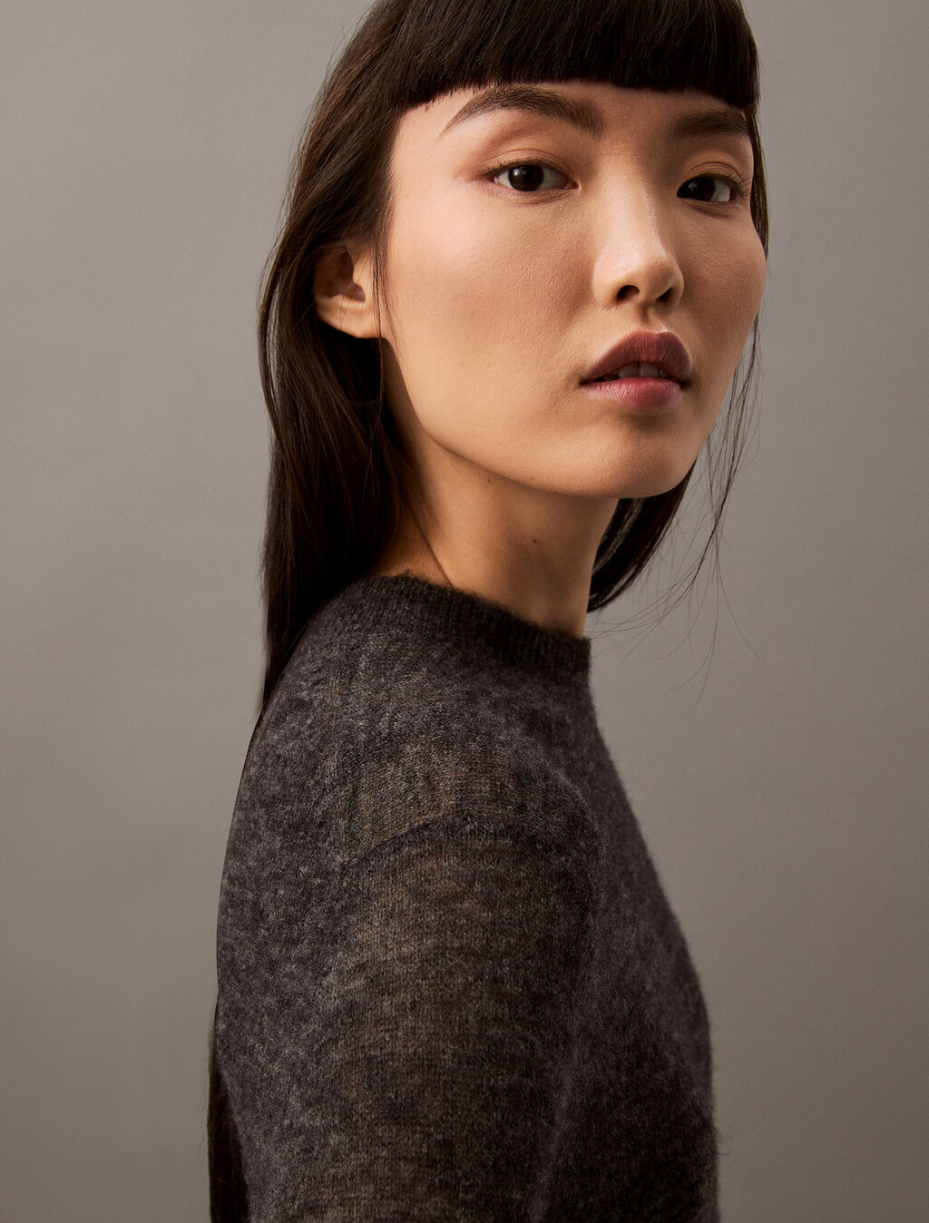 透視羊駝毛細針圓領毛衣, Gun Metal Heather, hi-res