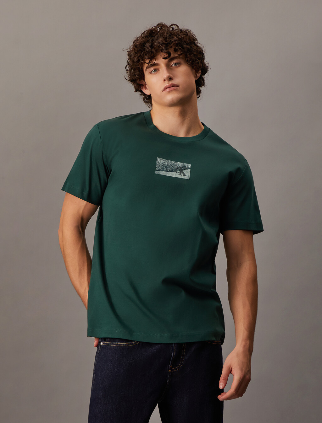 混凝土紋理 Monogram 印花 T 裇, Ponderosa Pine, hi-res