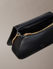 弧形錢包配鏈帶, Black, hi-res