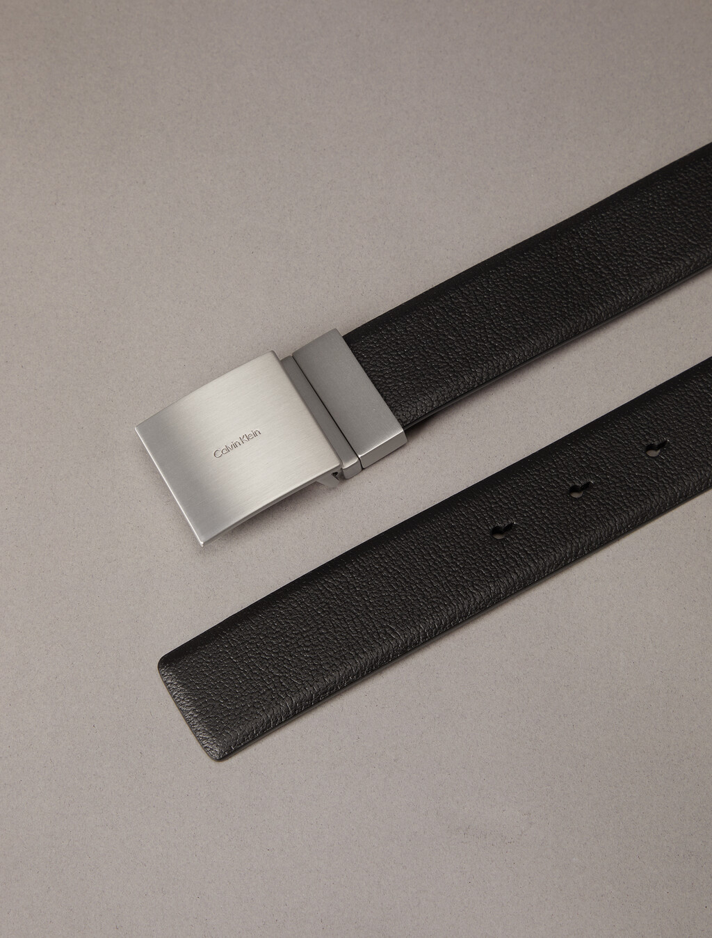 雙面銘牌搭扣皮帶, Black/Bitter Brown, hi-res