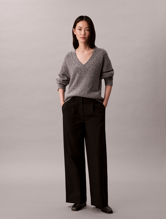 厚實寬鬆 V 領毛衣