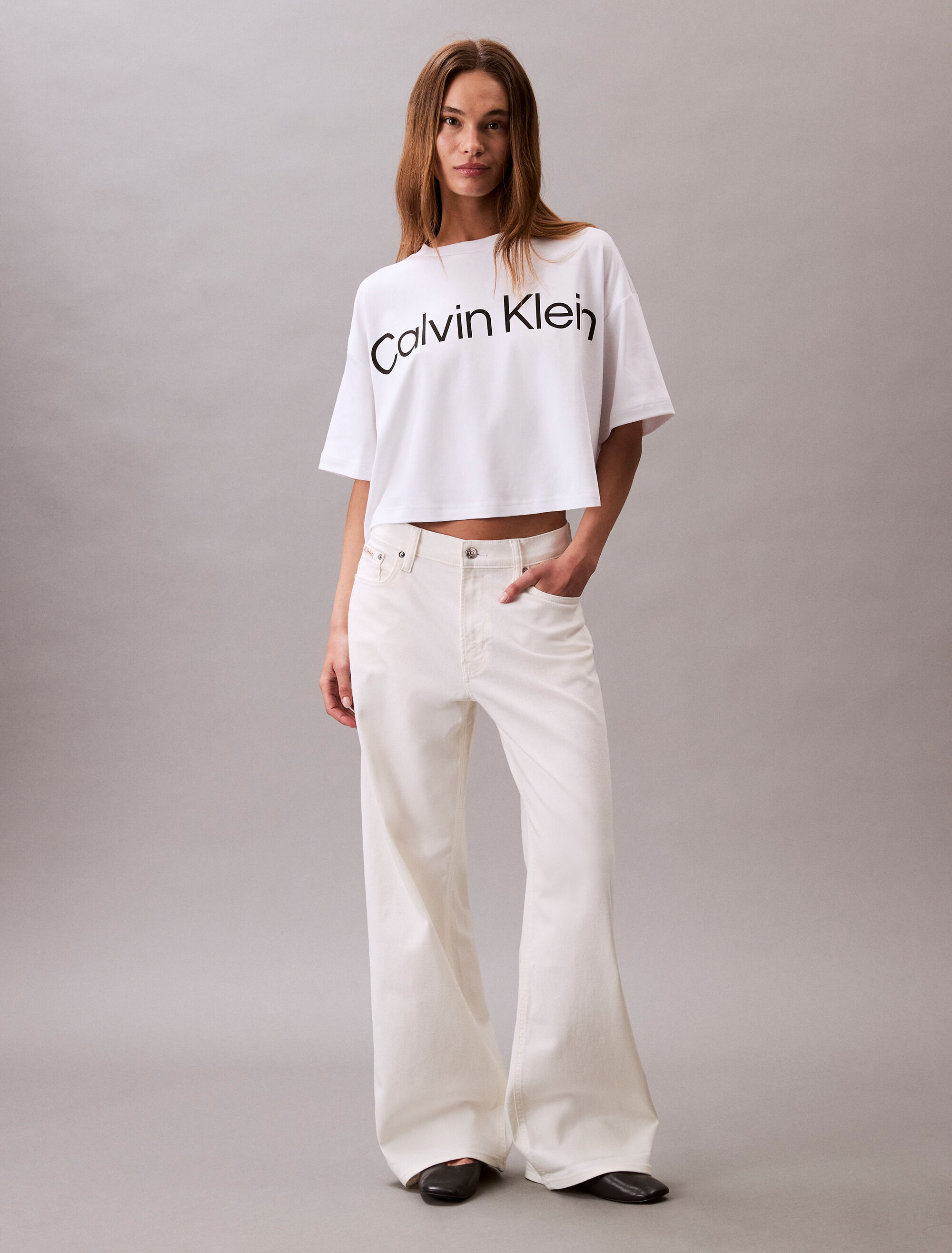Logo Graphic Boxy Cropped T-Shirt | white | Calvin Klein Taiwan