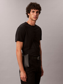 金屬燙印壓花標誌手機斜肩包, Black, hi-res