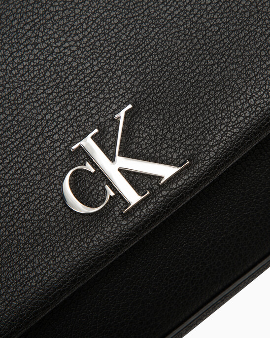 CKJ MINIMAL Monogram 鏈帶斜肩包