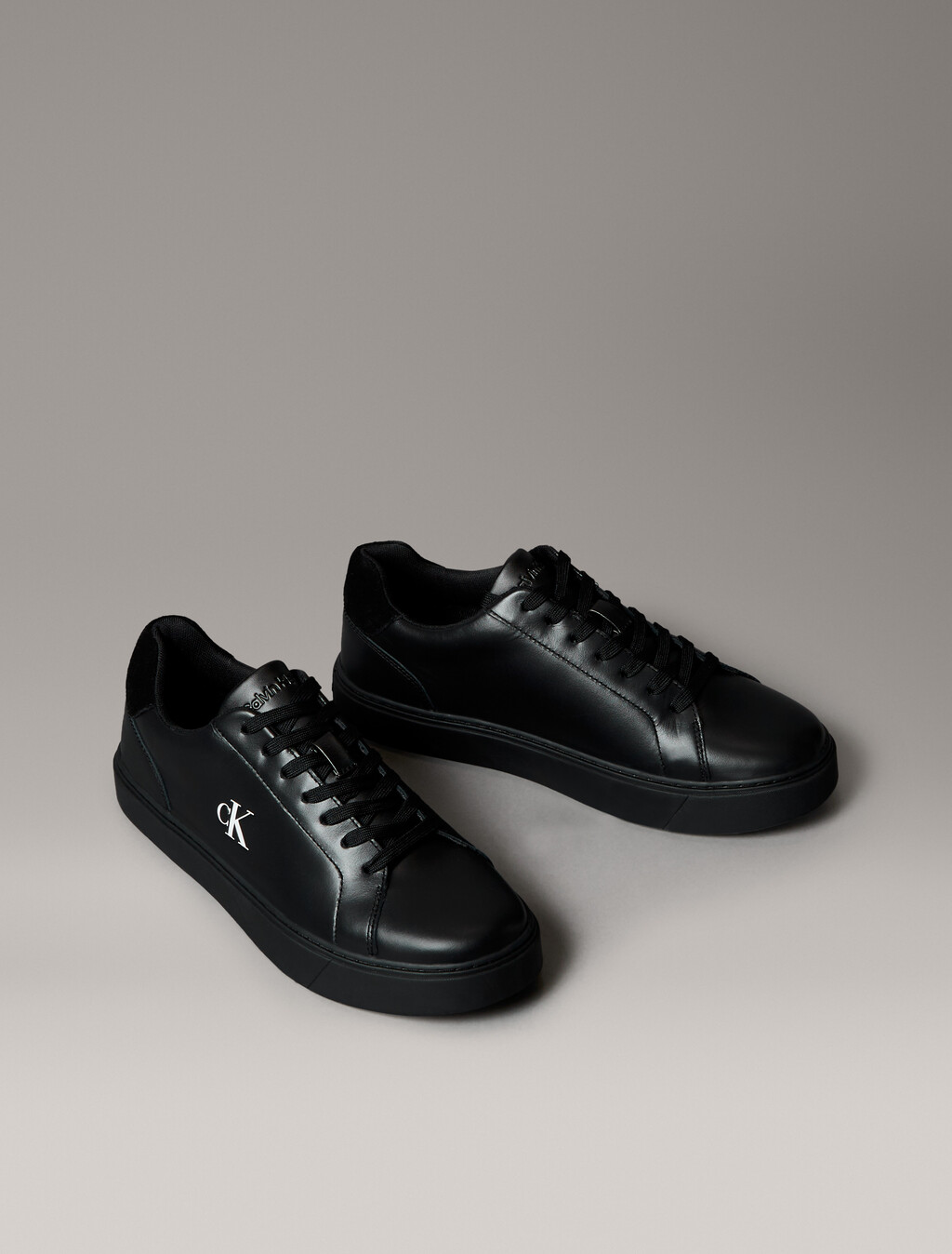 Smooth Leather Flexible Sole Trainers, Triple Black, hi-res