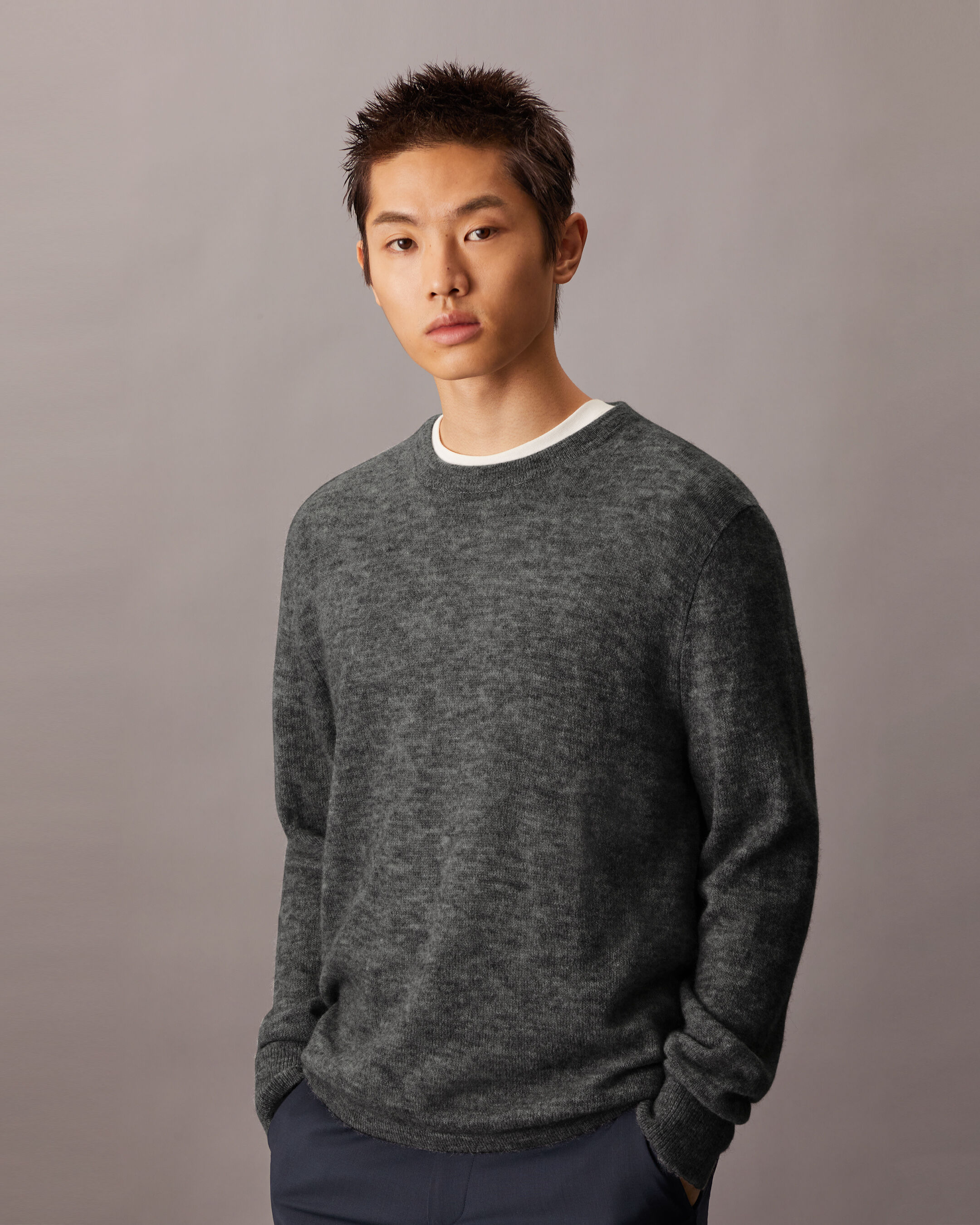 Lightweight crewneck sweater 2025
