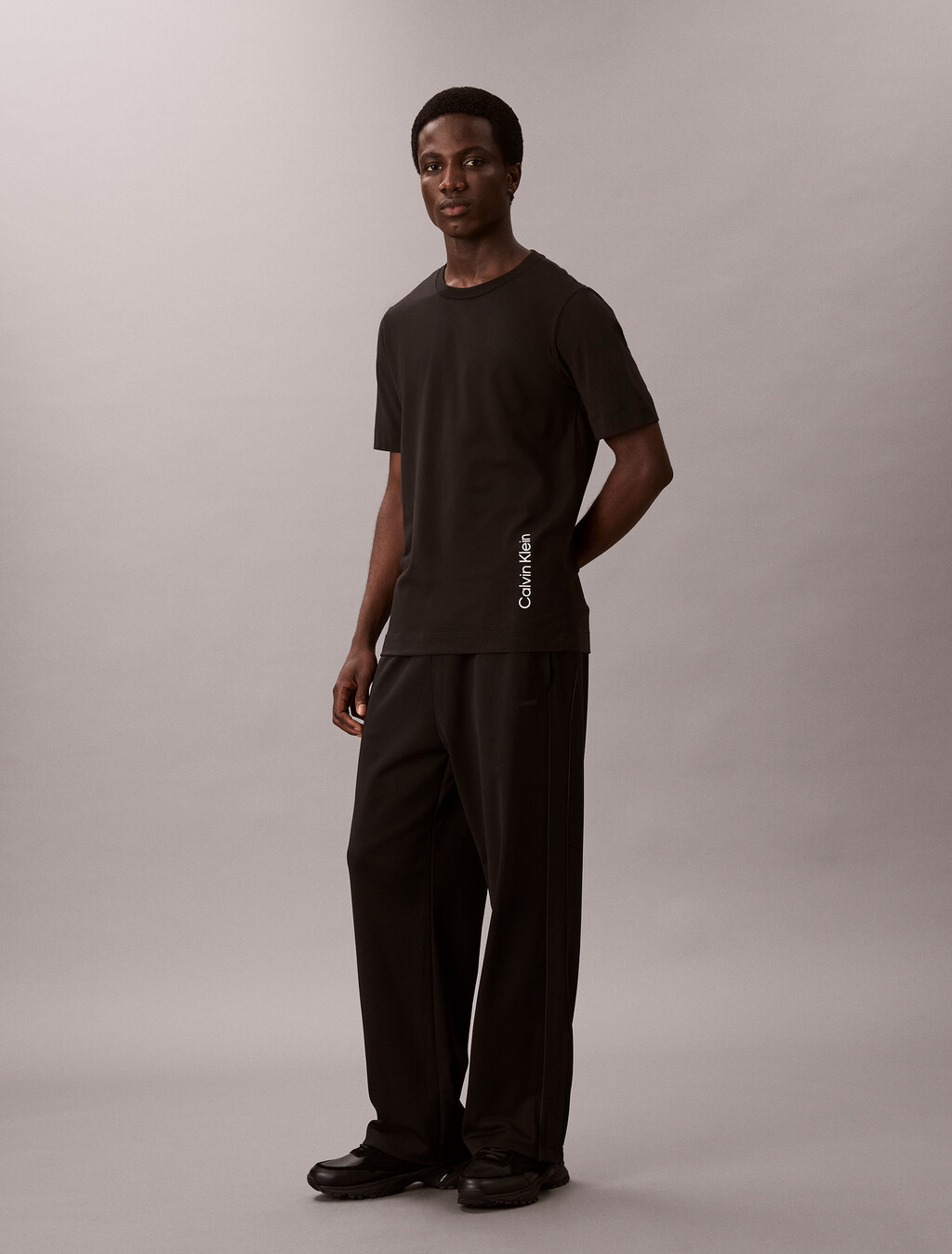 Icon Sport 垂直標誌 T 恤, Black, hi-res