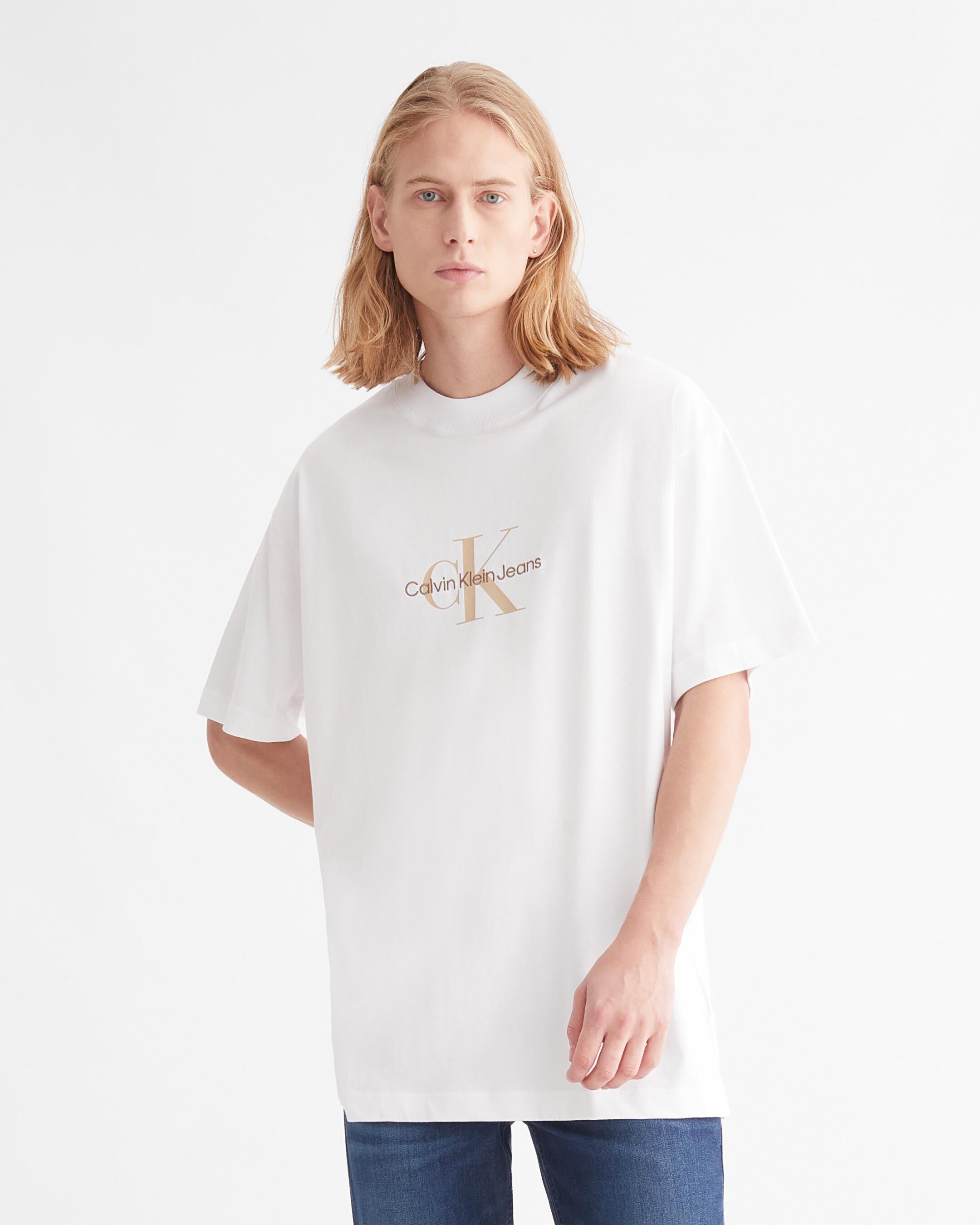 Calvin klein on sale t shirt 2020