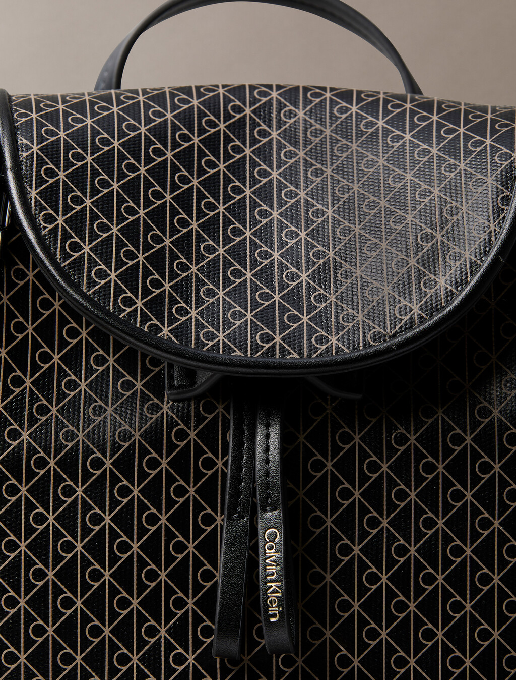 CK Emblem 迷你後背包, BLACK AOP, hi-res