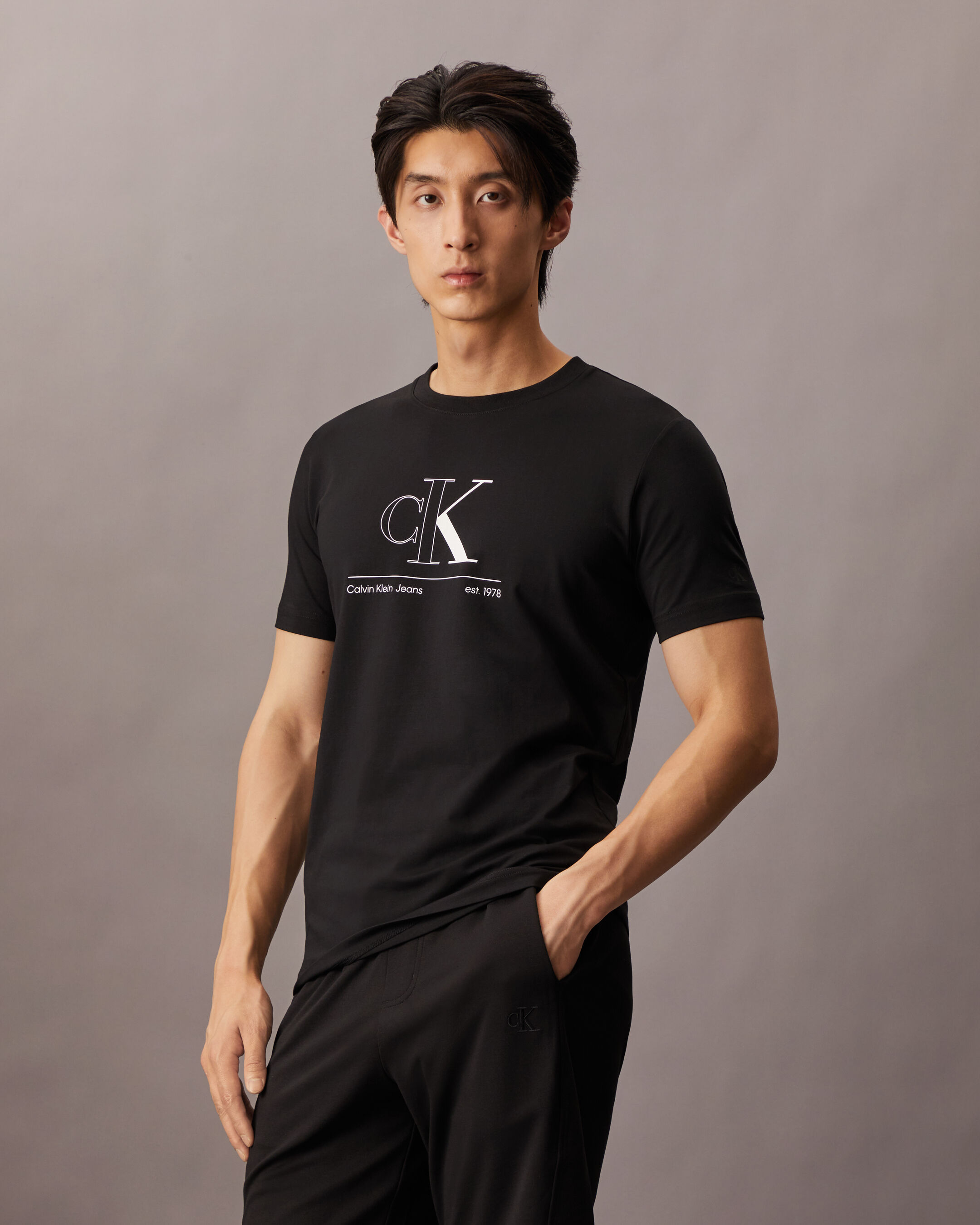 Outline Monogram Tee black Calvin Klein Taiwan