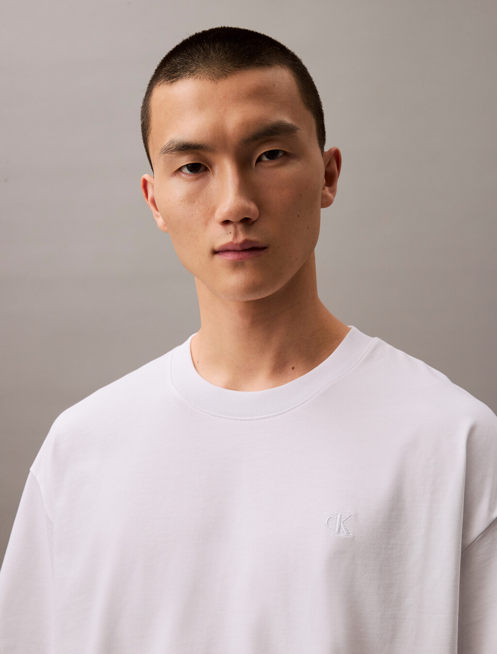 超寬鬆 Monogram 壓花標誌 T 恤, Brilliant White, hi-res