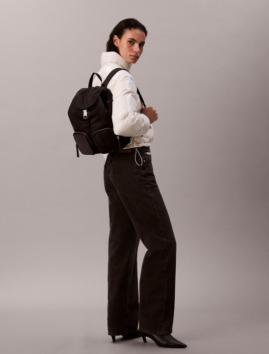 柔軟緞面尼龍翻蓋後背包