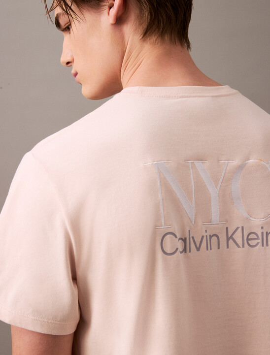 後背 NYC 刺繡圖案 T 恤