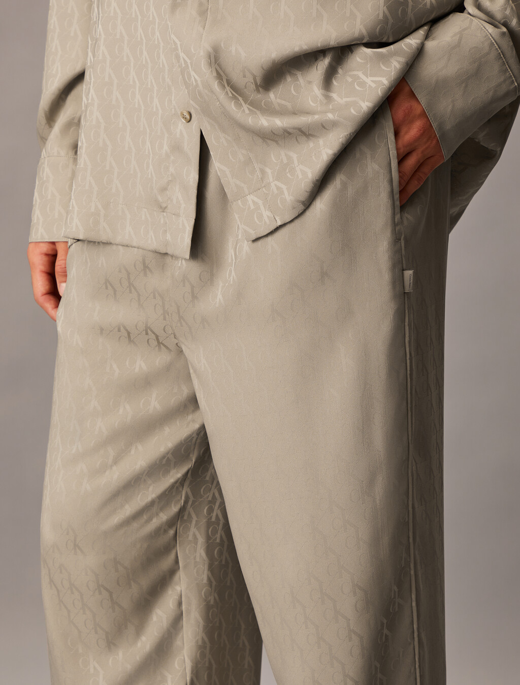 緞面提花睡裝長褲, 17715 HOLIDAY SHINE LOGO+VINTAGE KHAKI, hi-res