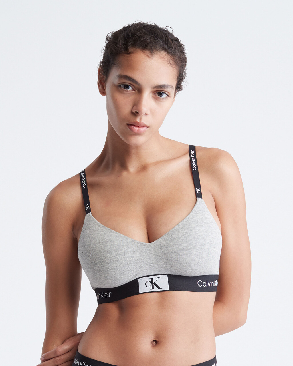 Calvin Klein Women`s Lightly Lined Ribbed Bralette (H_G(QP2296-020