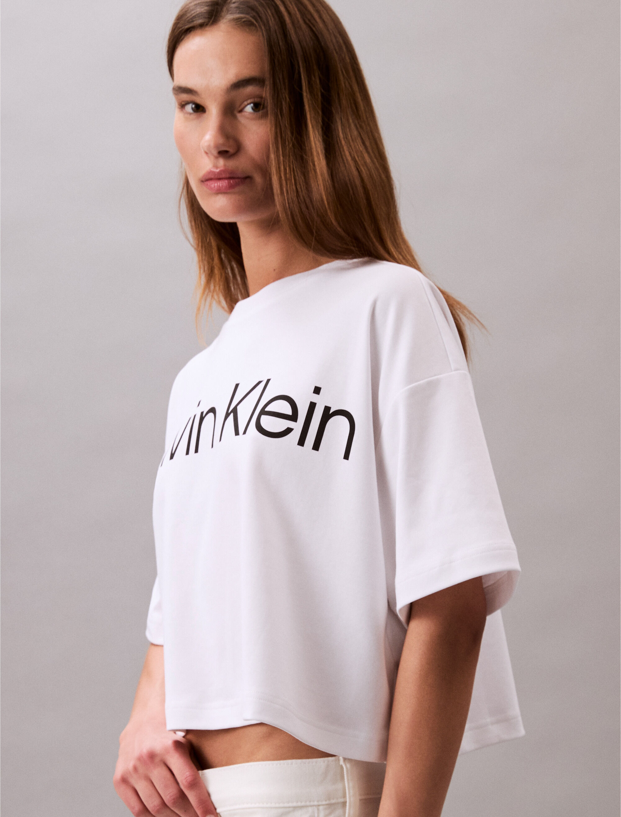Logo Graphic Boxy Cropped T-Shirt | white | Calvin Klein Taiwan