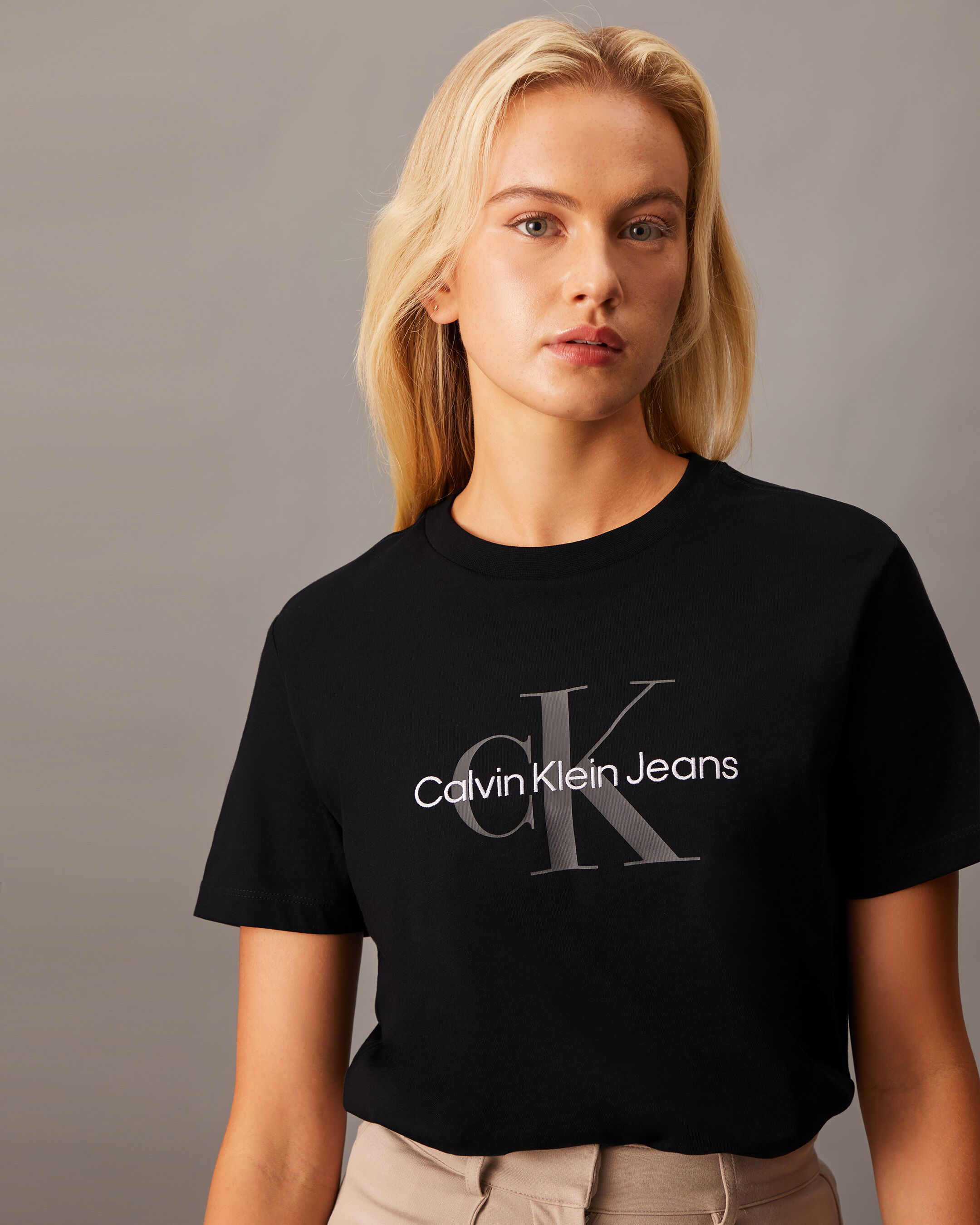 Women s T shirts Calvin Klein Taiwan