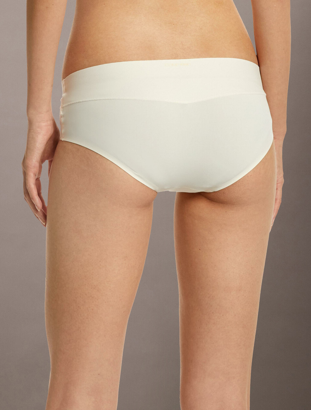 Calvin Klein Invisibles 低腰內褲, Ivory, hi-res