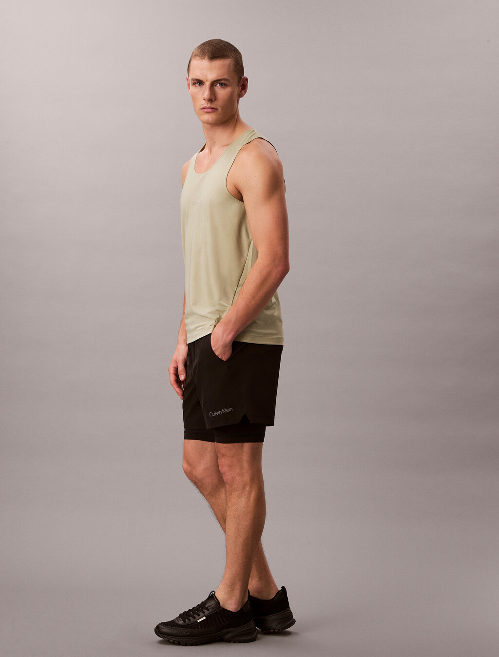 抗潑水 2 合 1 健身短褲, Black, hi-res