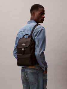 矚目標誌尼龍迷你翻蓋後背包, Black, hi-res