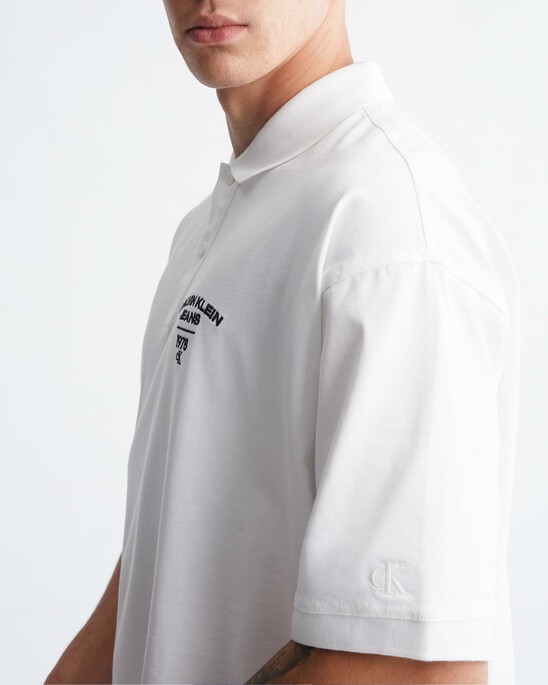 VARSITY 弧形標誌 POLO 衫