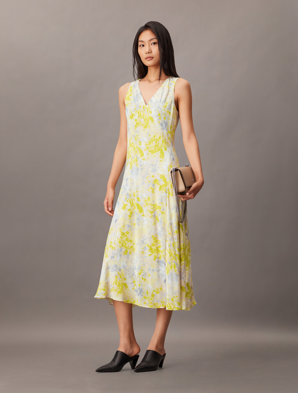 抽象圖案 Ecovero V 領洋裝, 18622 CSW25S_P012+1_Formal Grey, hi-res