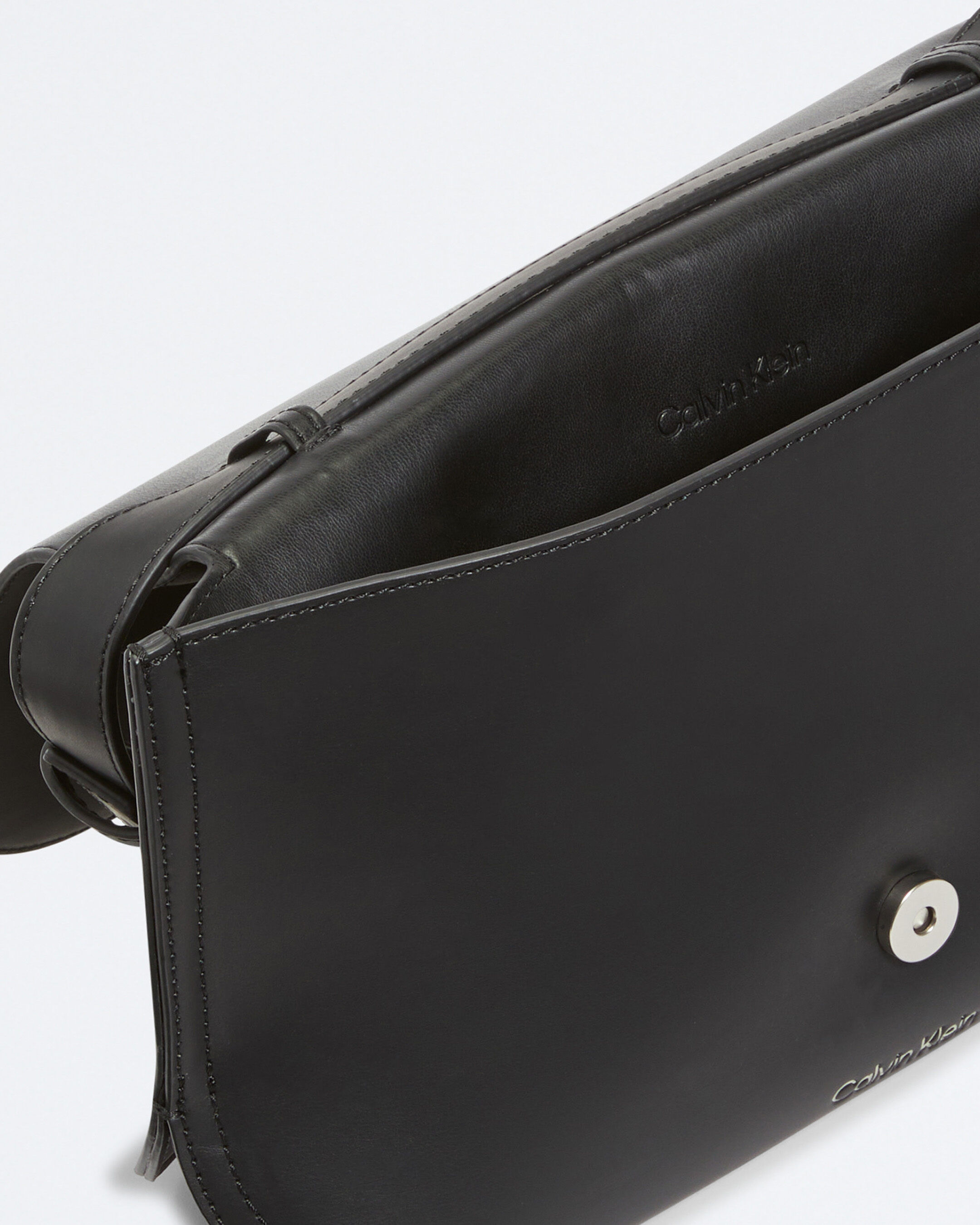 Calvin klein messenger shop