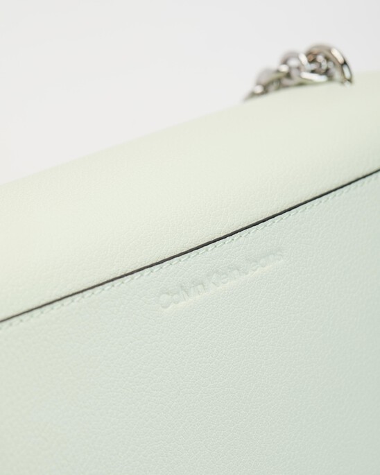 Minimal Monogram 鏈條翻蓋包 25 公分