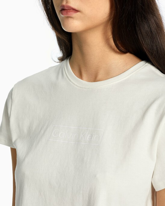 Calvin Klein 驕傲方型短版 T 恤