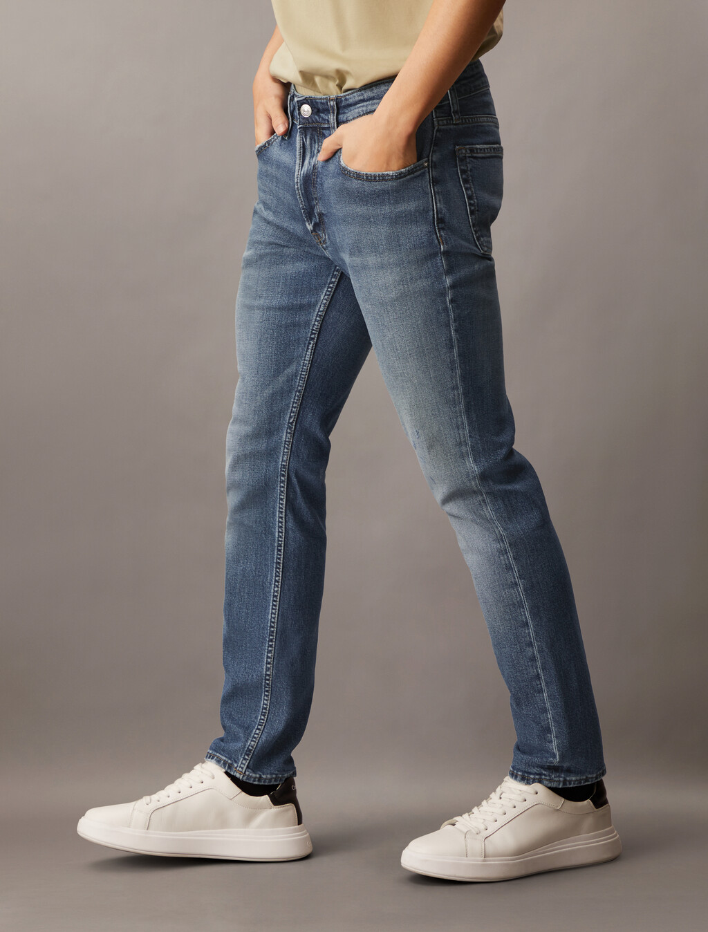 水洗修身牛仔褲, FADED CK BLUE, hi-res