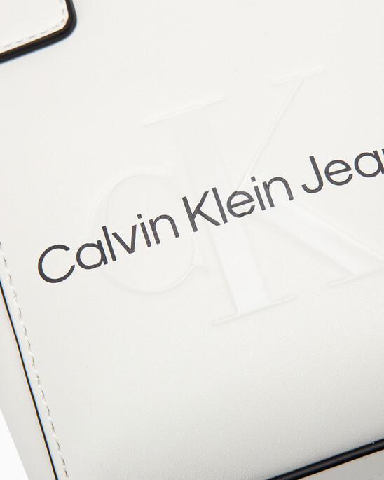 CKJ SCULPTED Monogram 微型托特包