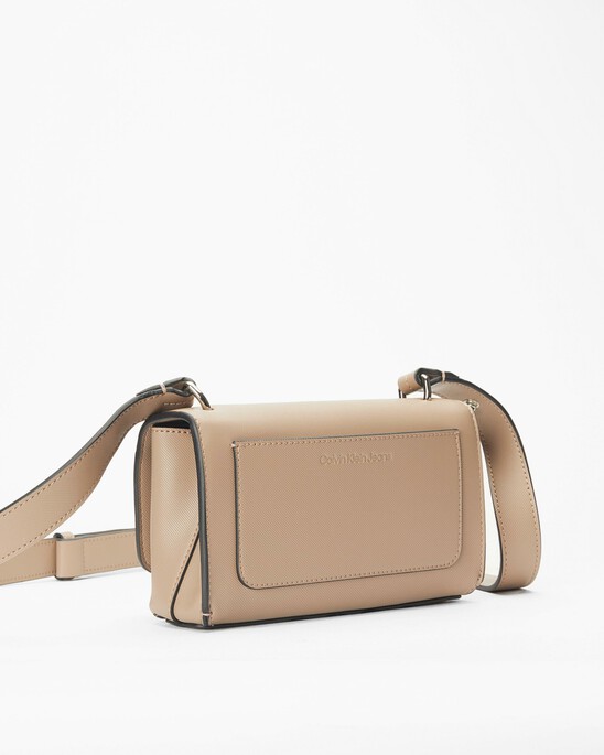 MINIMAL MONOGRAM 翻蓋紋理斜肩包