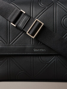 壓花CK徽章信差包, Black, hi-res