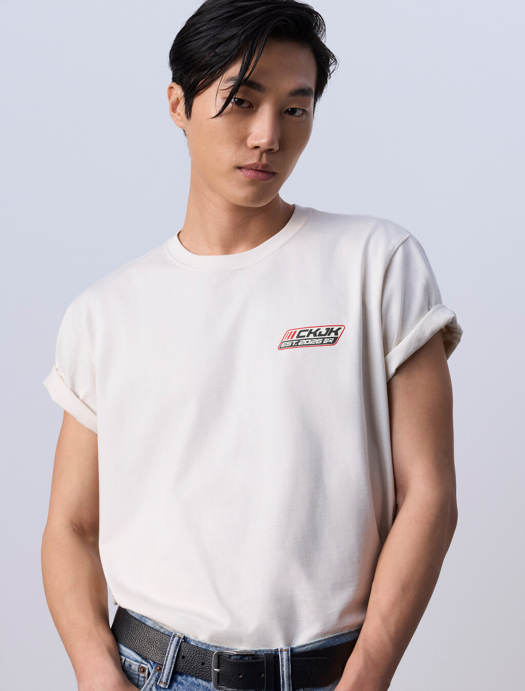 Jung Kook for Calvin Klein 標誌徽章寬鬆 T 恤, LILY, hi-res
